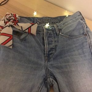 Mom jeans with mini hair scarf